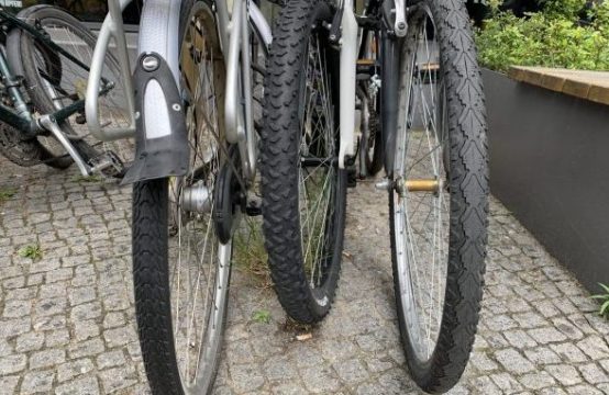 Verschiedene Fahrrad-Reifen: Trekking, Crossrad, Mountainbike