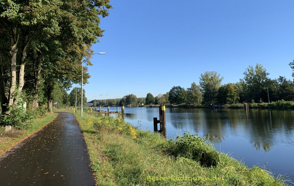 Radweg / Radwanderweg am Oder-Havel-Kanal östlich von Oranienburg
