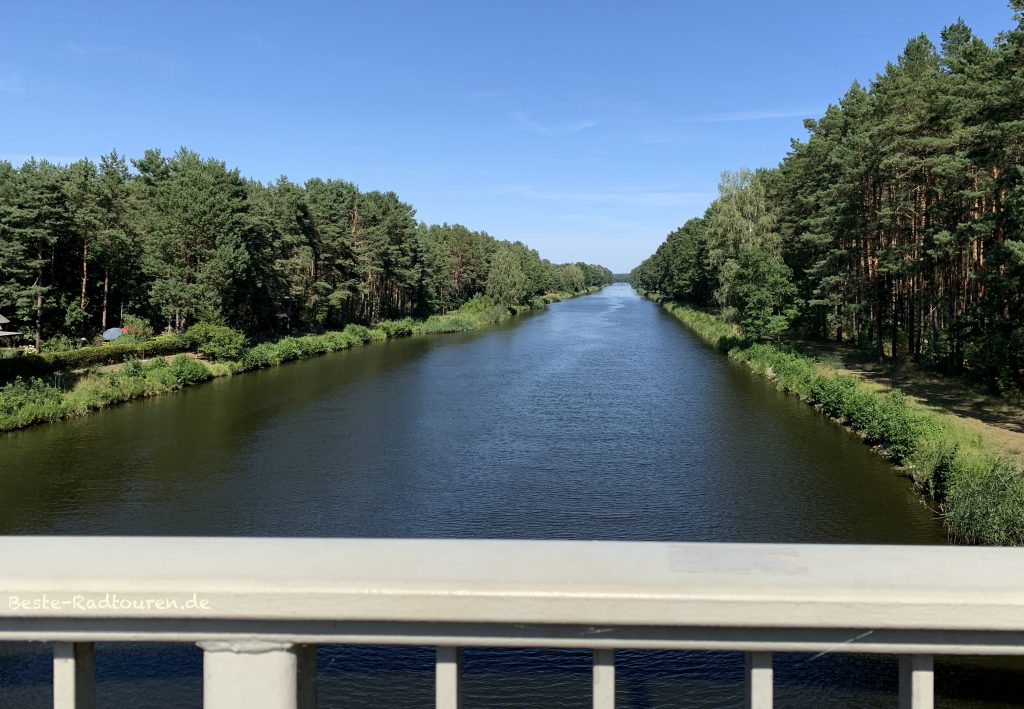 Blick von der Radfahrerbrücke bei Friedrichsthal auf den Oder-Havel-Kanal Richtung Oranienburg