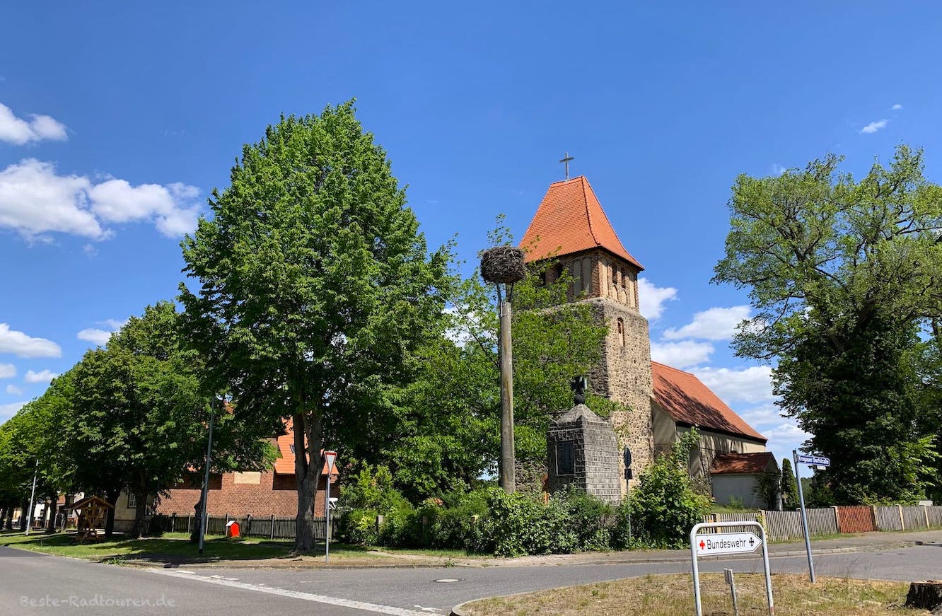 Dorfkirche von Krugau (alte Feldsteinkirche)