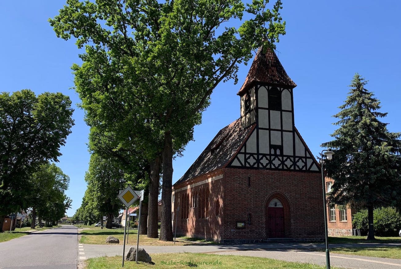 Dorfkirche Neulögow, Foto von vorn