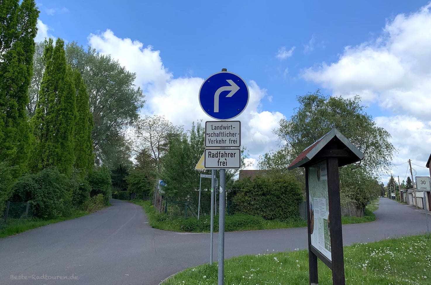 Hier startet in Nauen der Havelland-Radweg Richtung Lietzow / Berge / Ribbeck