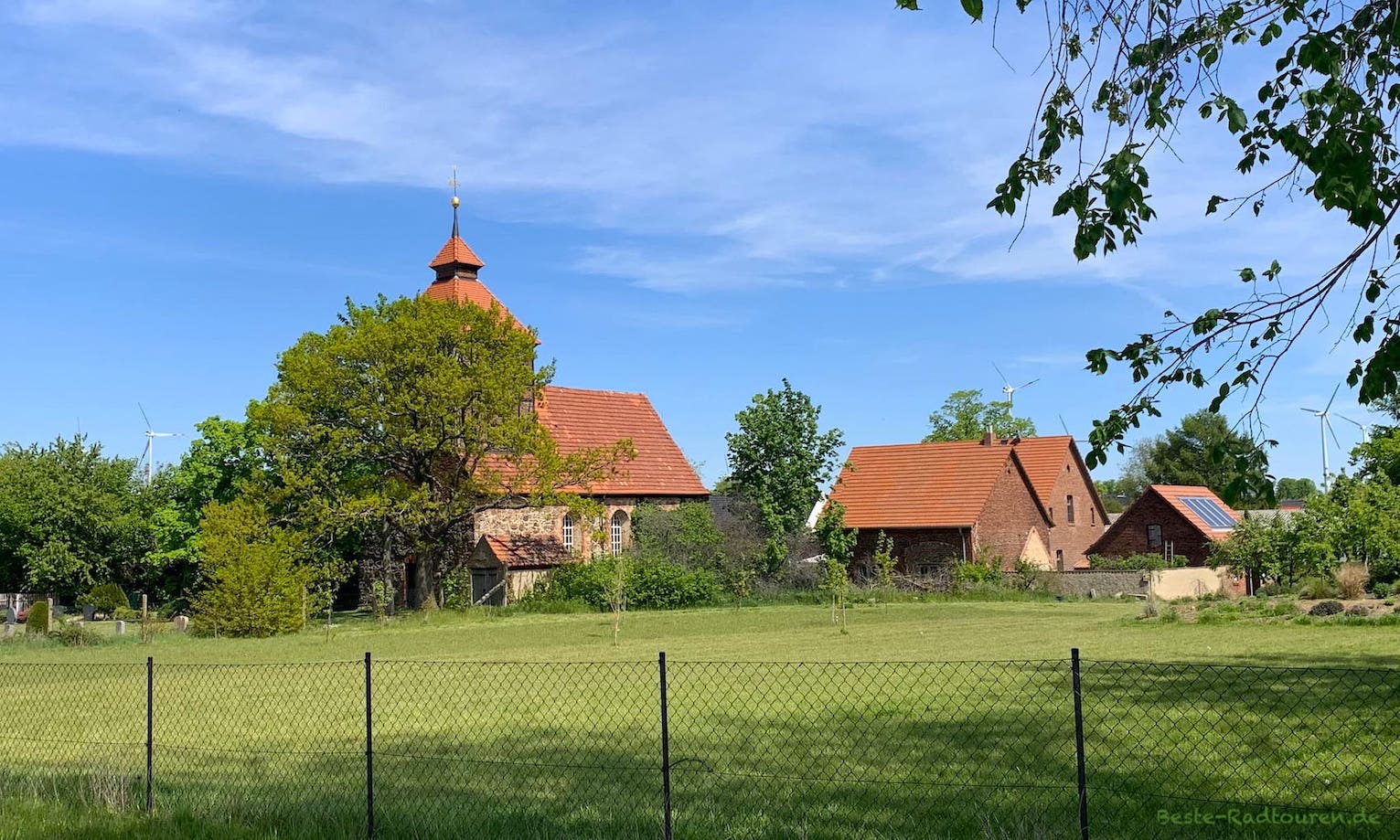 Foto vom Flämingskate-Radweg: die Kirche von Hohenseefeld