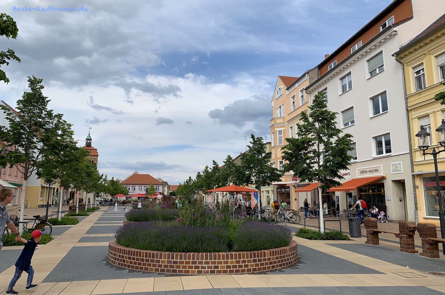 Innenstadt mit Flair: Die Fußgängerzone im Zentrum von Luckenwalde