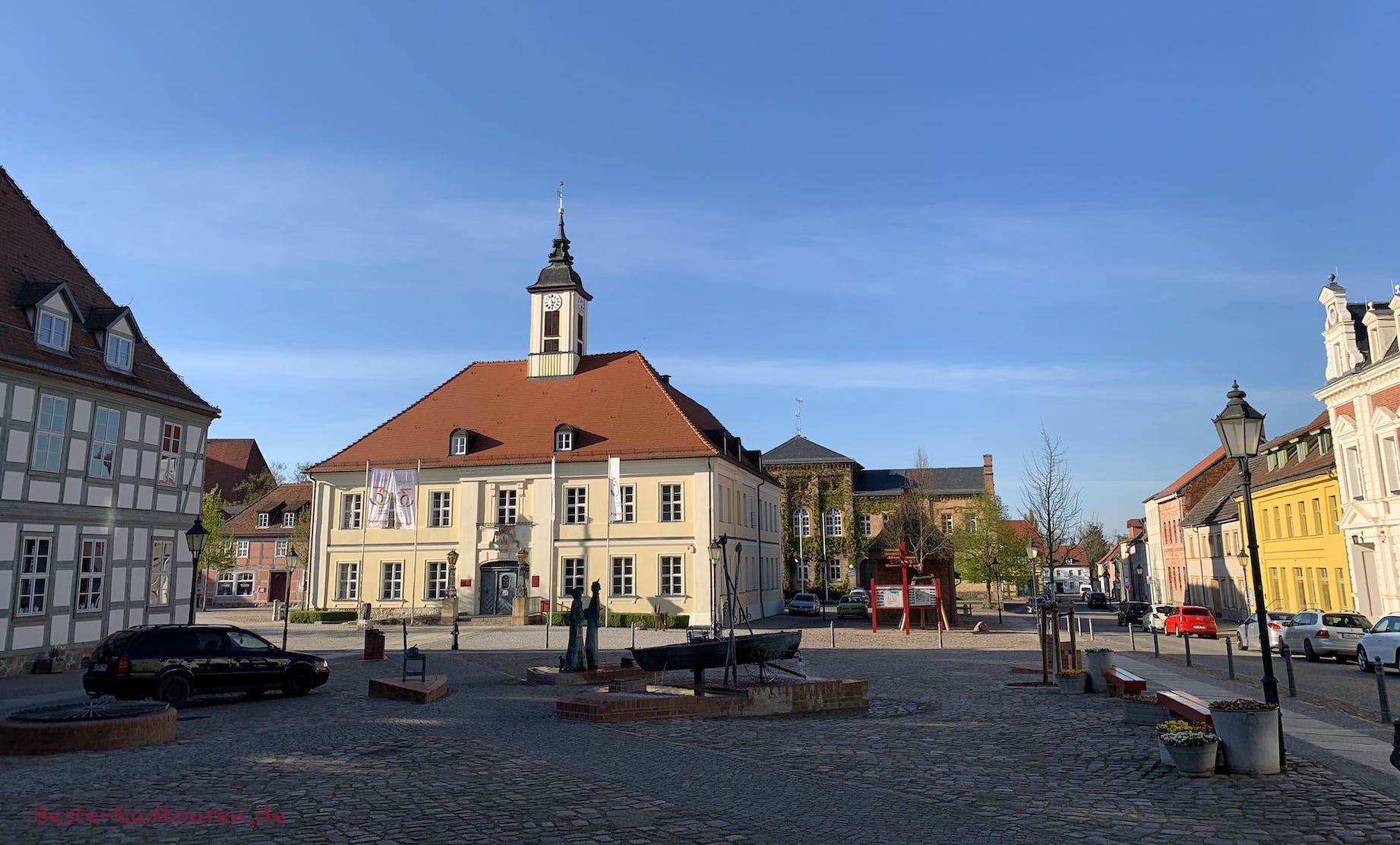 Markt / Marktplatz Angermünde, Rathaus, Fachwerkhaus, Marktbrunnen
