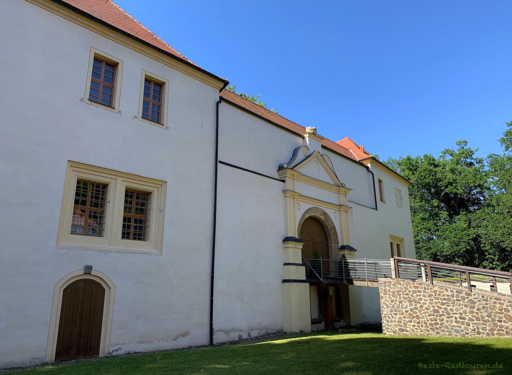 Aufgang von Schloss Senftenberg, Foto von schräg vorn