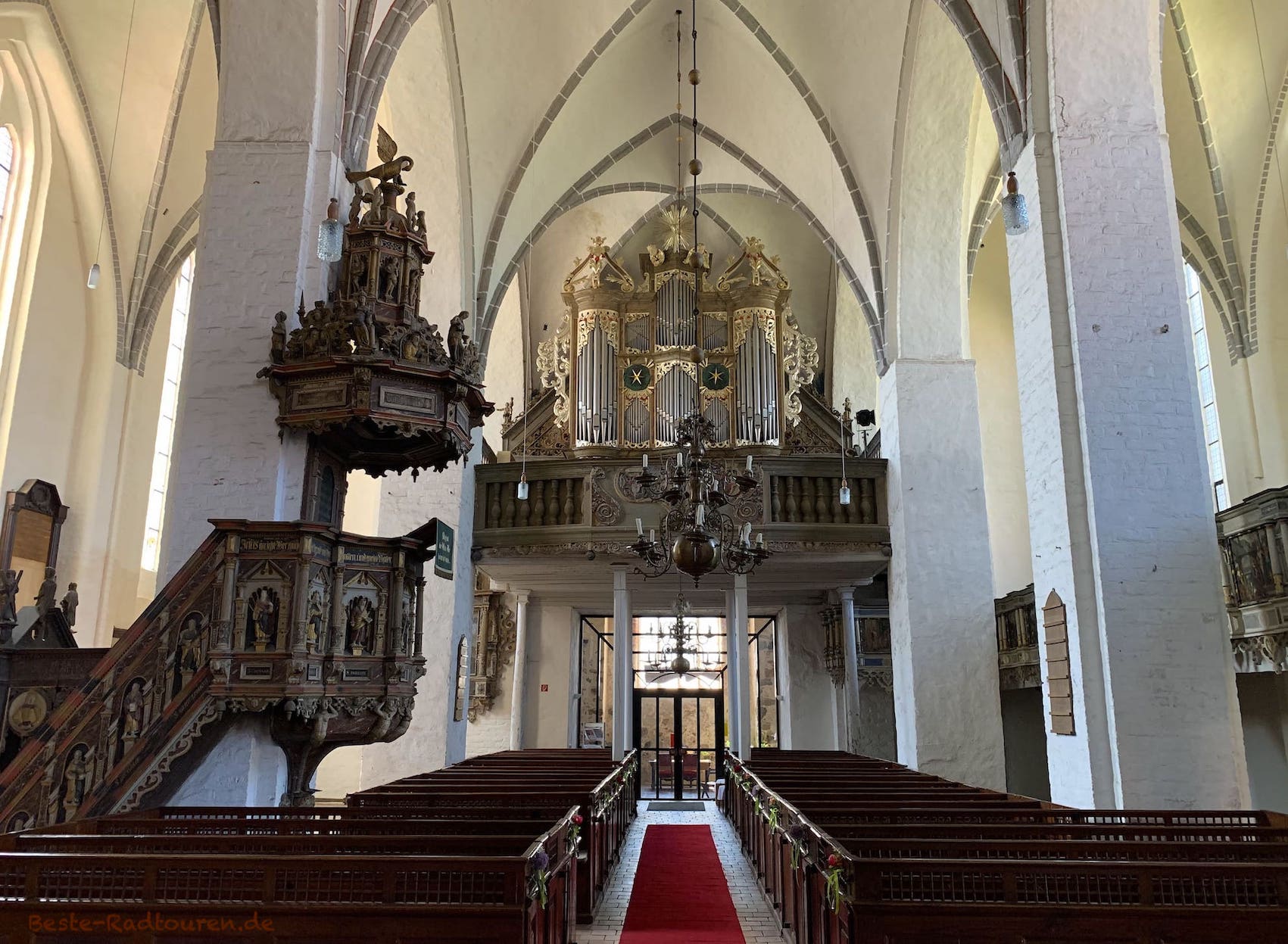 St.Peter-und-Paul-Kirche Wusterhausen (Dosse), Orgel und Kanzel