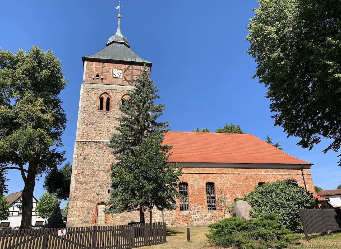 Die Dorfkirche bzw Immanuelkirche in Groß Schönebeck