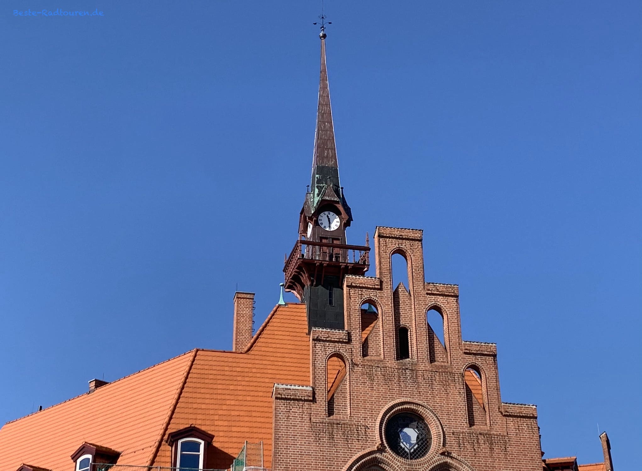 Turmspitze vom Rathaus Nauen, Rundfenster mit Wappen von Nauen