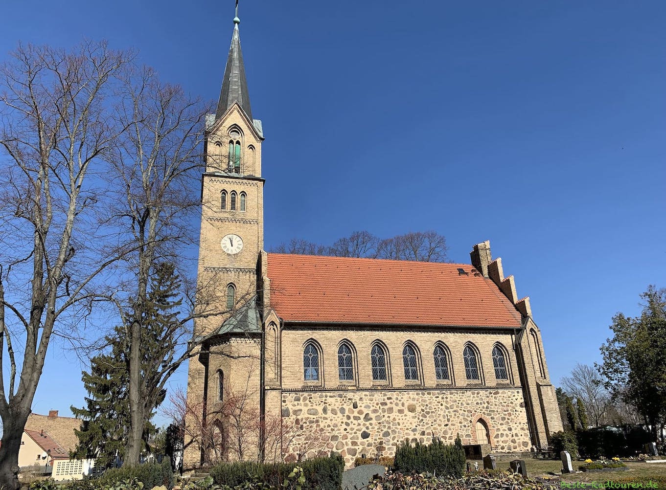 Dorfkirche Glindow bei Werder, Foto von der Seite und von Süden her