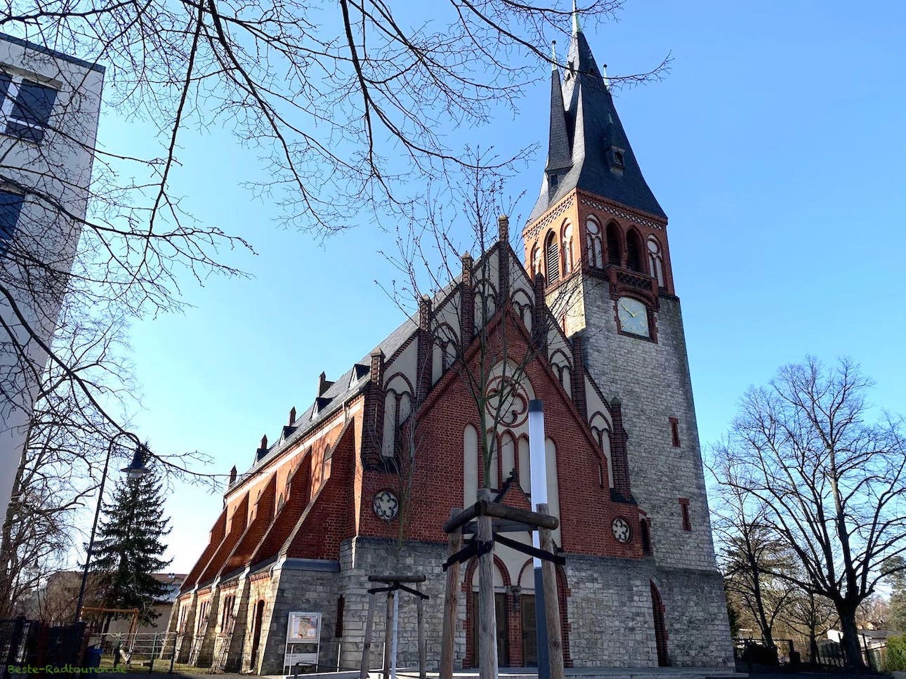 Im Zentrum von Erkner: Genezareth-Kirche, Foto von vorn