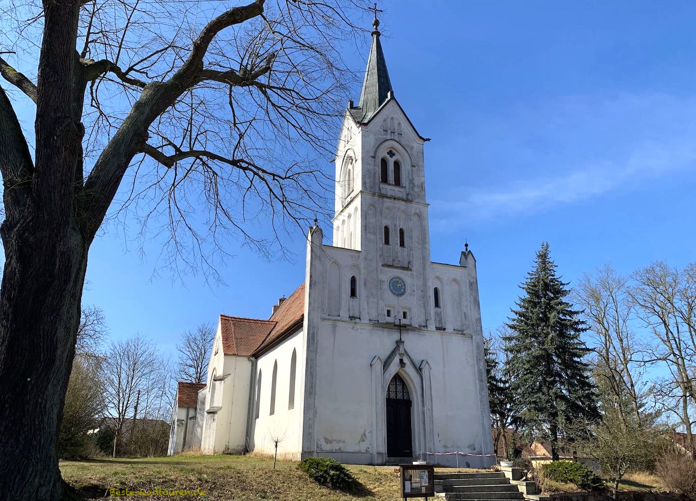 Dorfkirche von Trebnitz (Gemeinde Müncheberg), Foto von vorn