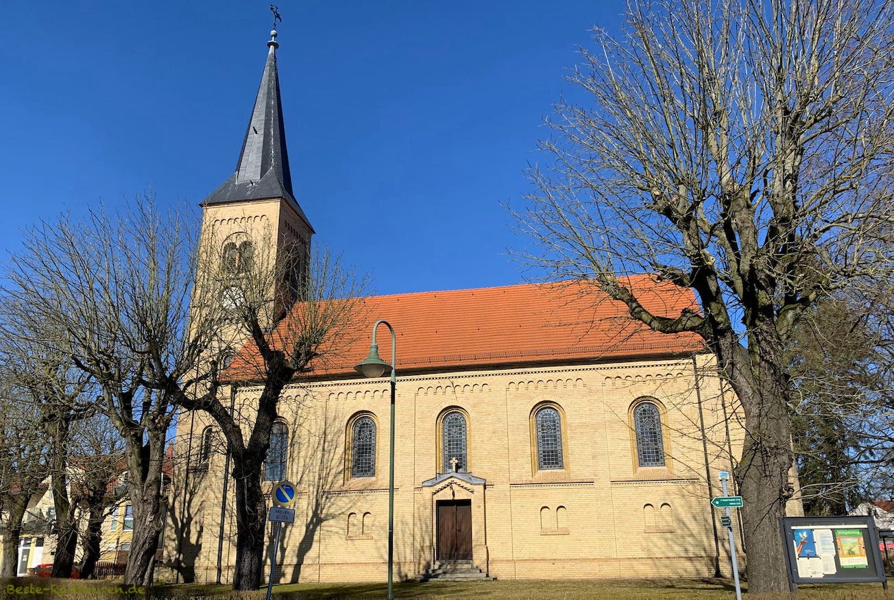 Mühlenbeck Dorfkirche, Foto von der Seite