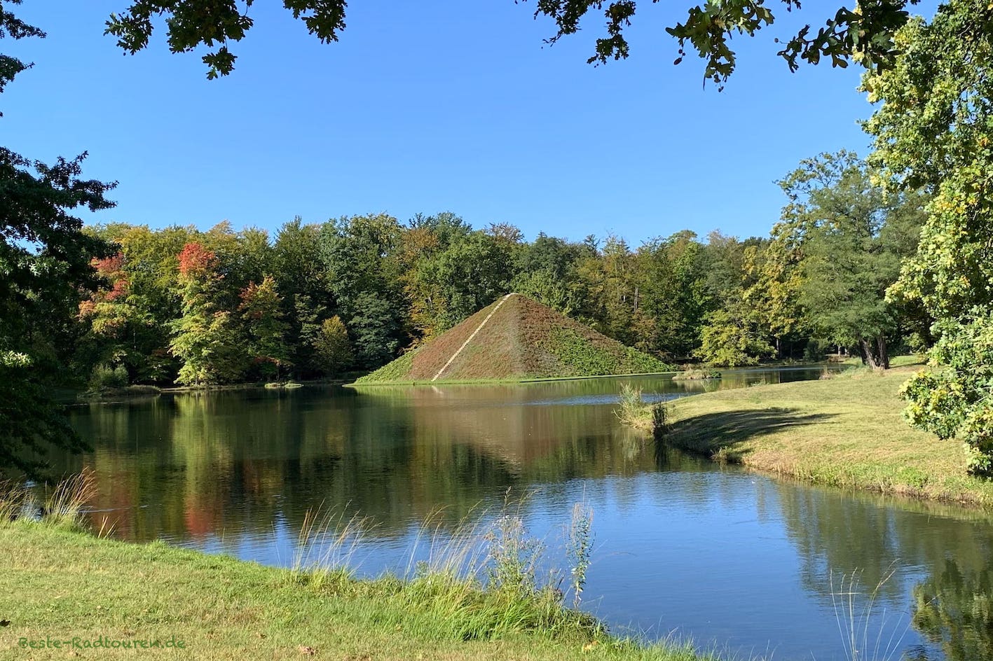Foto von einer der Pyramiden im Branitzer Park
