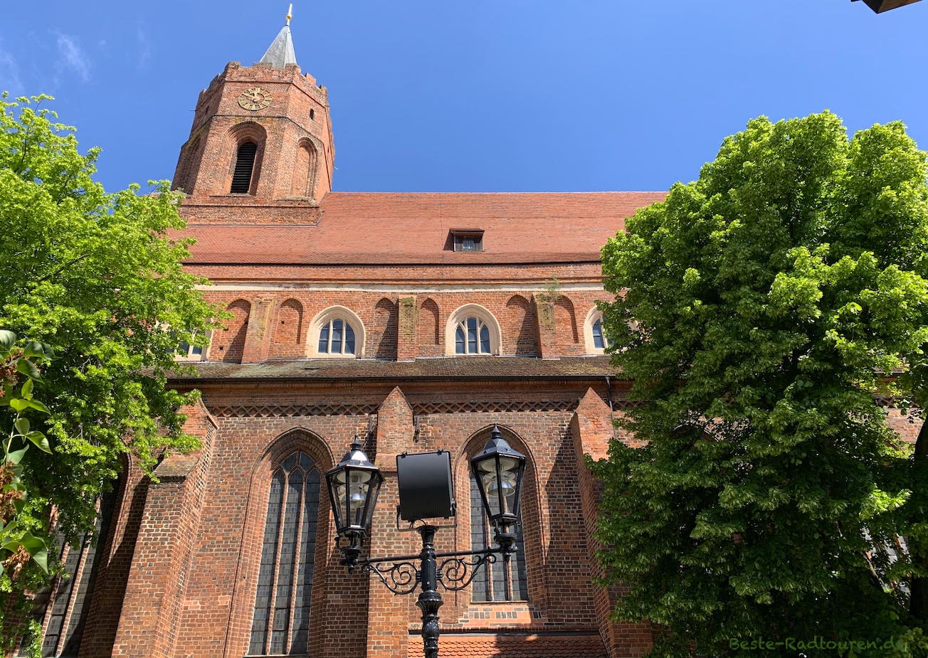 Beeskow: St.-Marien-Kirche bzw Marienkirche, Foto von der Seite