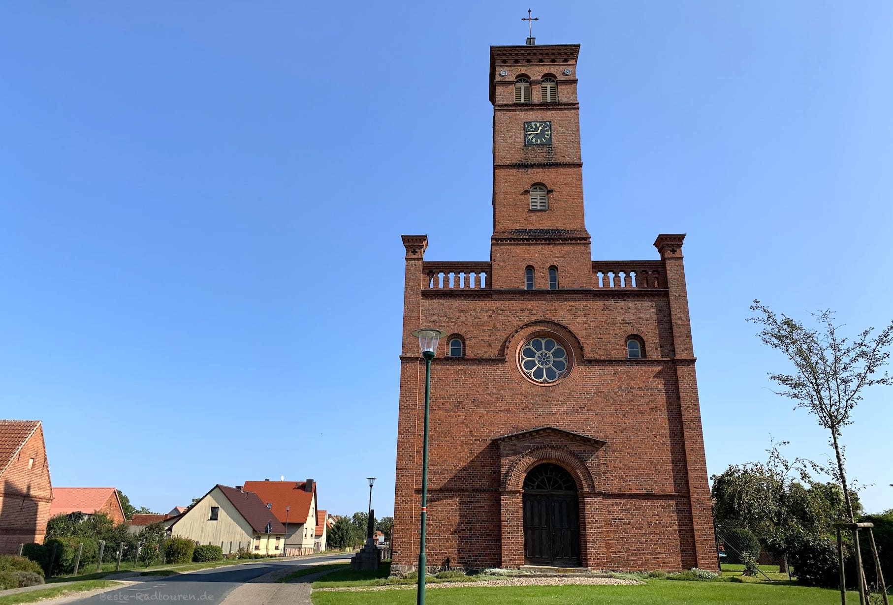 Kirche von Christdorf, Wittstock, Ostprignitz; Foto und Ansicht der Dorfkirche von Süden her