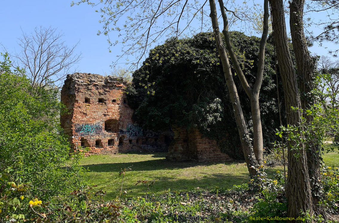 Burg-Ruine im Stadtpark Zossen