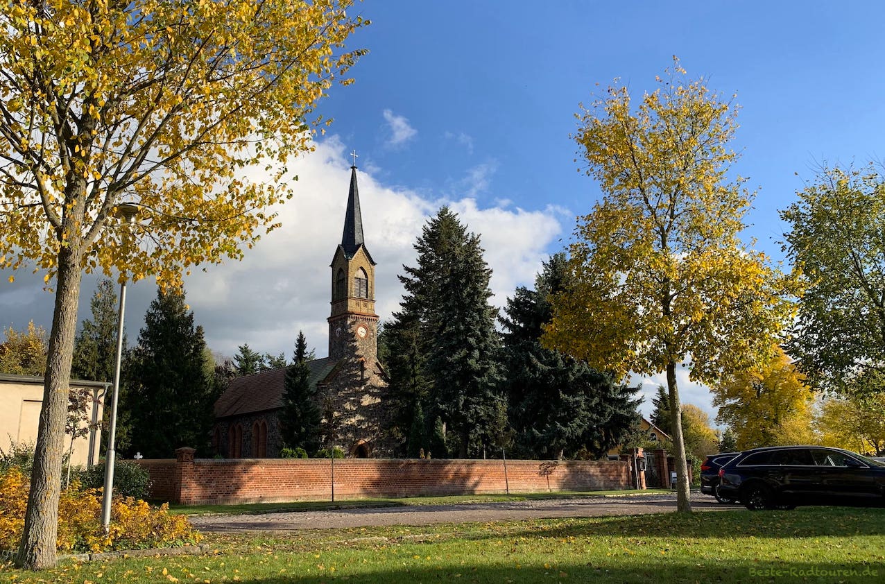 Foto der Kirche des Dorfes Stücken, Gemeinde Michendorf
