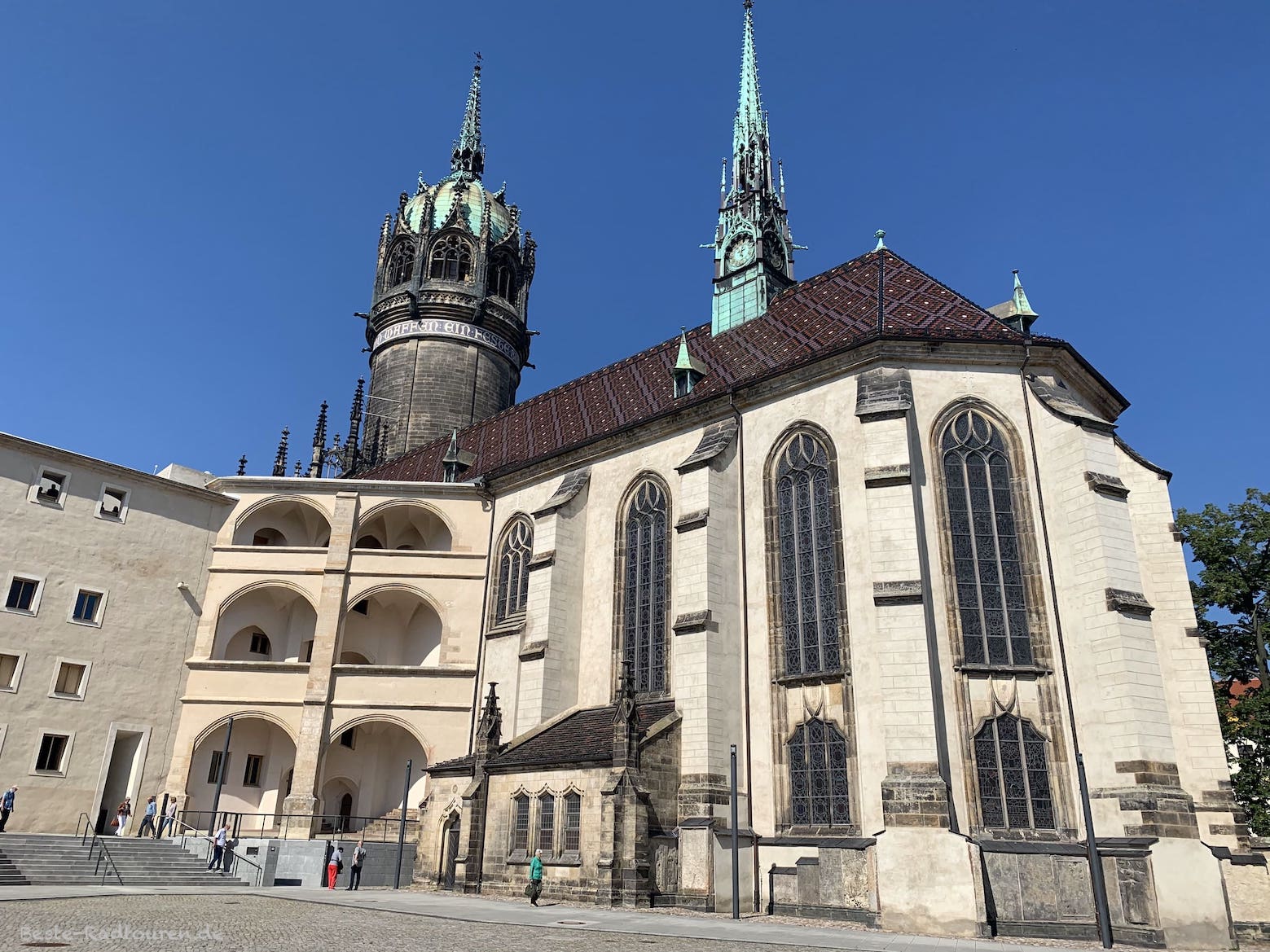 Die Schlosskirche der Lutherstadt Wittenberg, Foto von hinten / vom Innenhof her