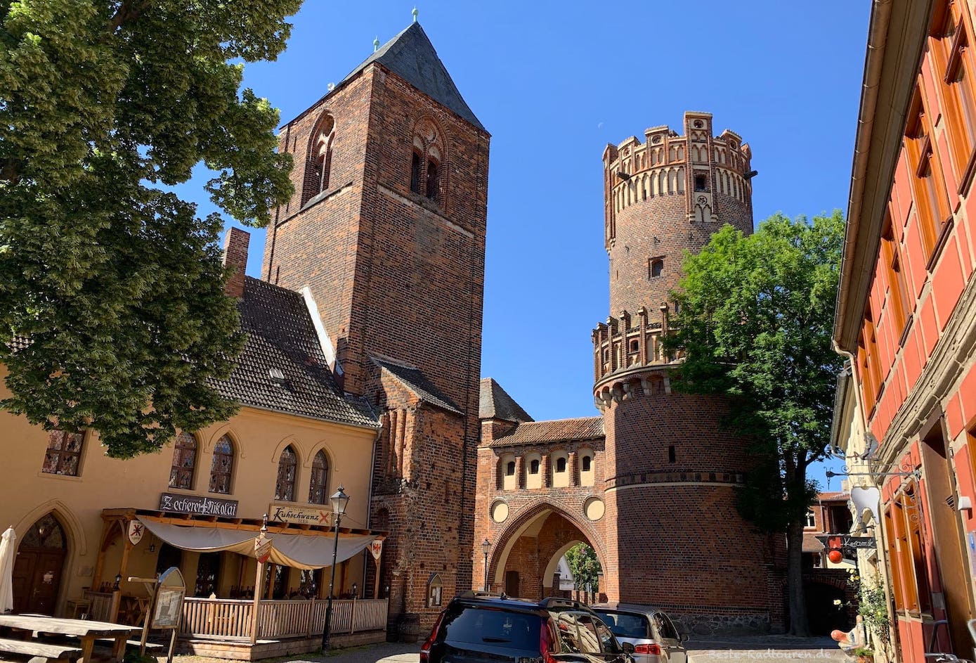Tangermünde: Neustädter Tor, Turm der Nikolaikirche - Foto vom Norden her, von der Altstadt aus