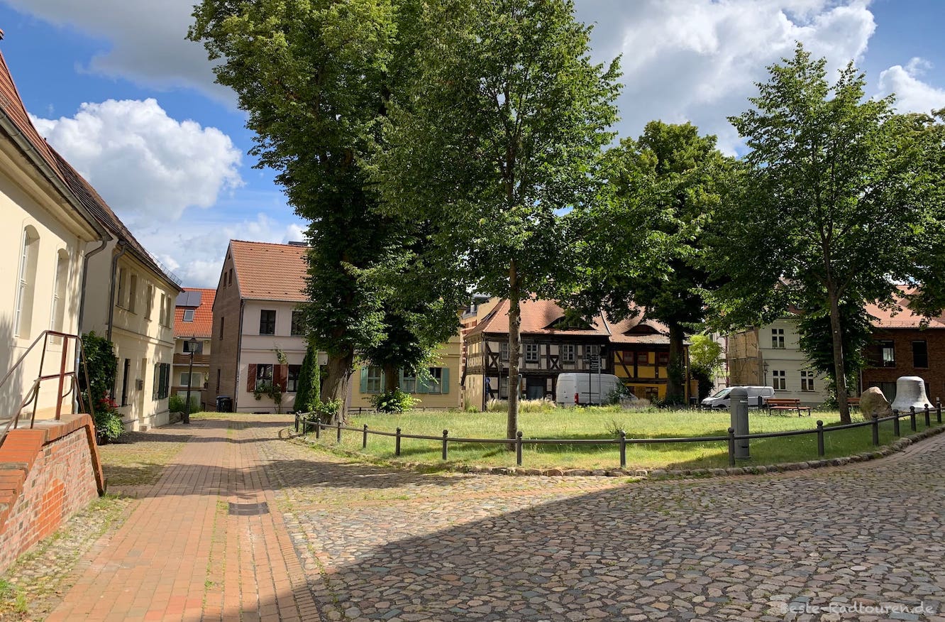 Teil der Altstadt von Rathenow auf der Altstadtinsel, Foto vom Kirchgang aus