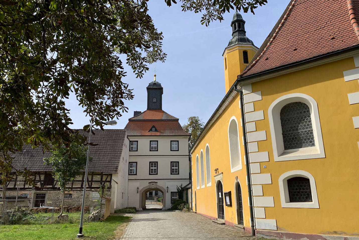 Schloss Lindenau (Oberspreewald-Lausitz): Torhaus, Schlosskirche, Wirtschaftsgebäude