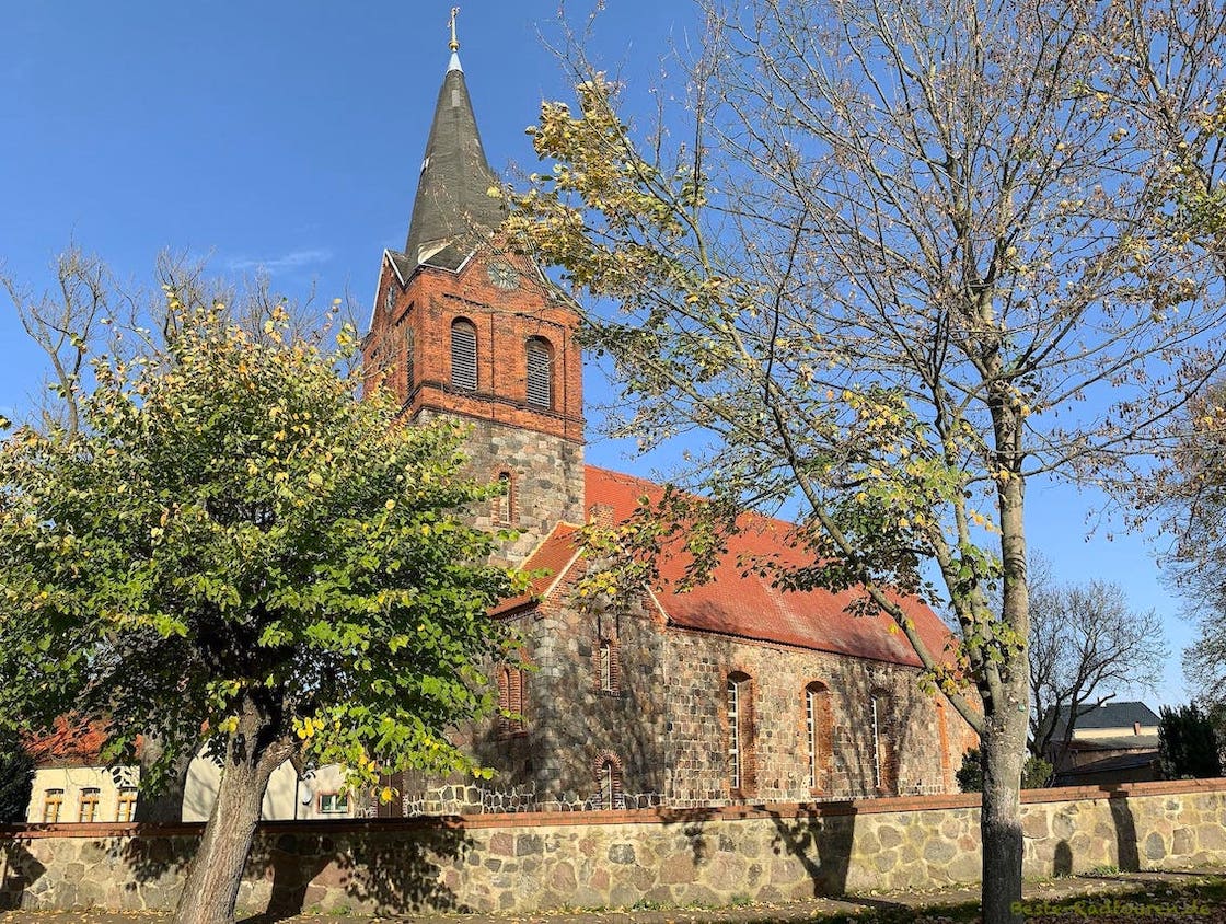 Dorfkirche Tempelfelde, Barnim - Foto von der Straße aus