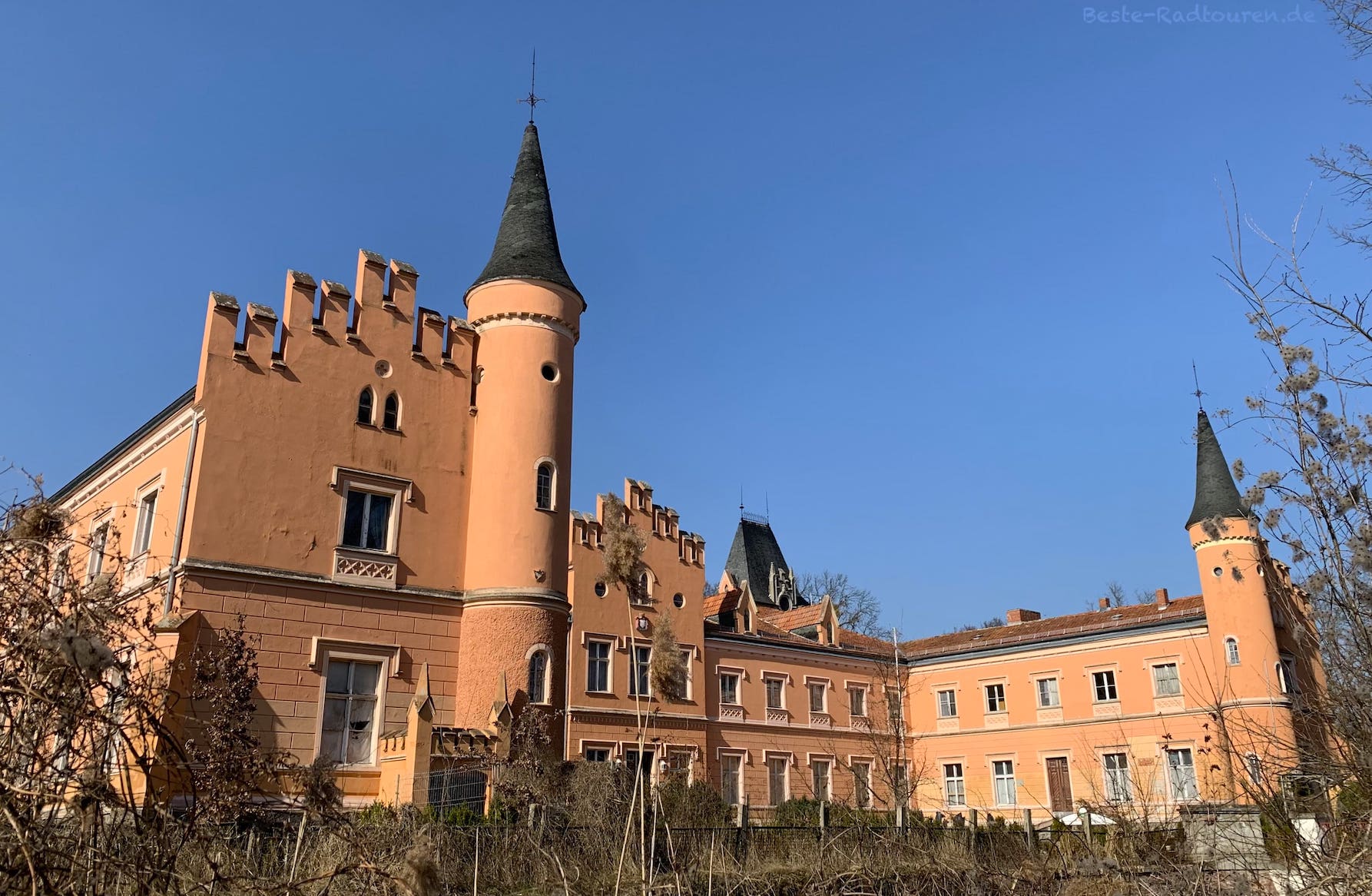 Schloss Gusow, Märkisch Oderland, Foto von schräg vorn