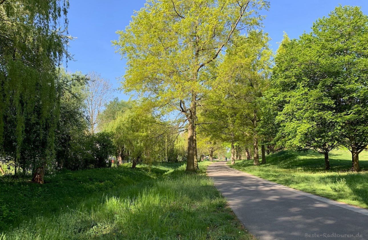 Spandau Grünzug Bullengraben-Park, Radweg