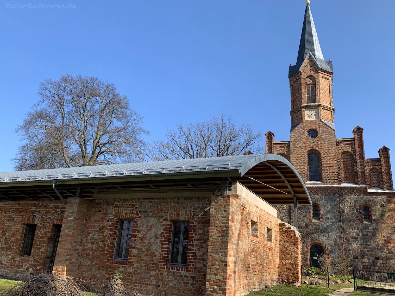 Altfriedland Klosterruine, Kirche