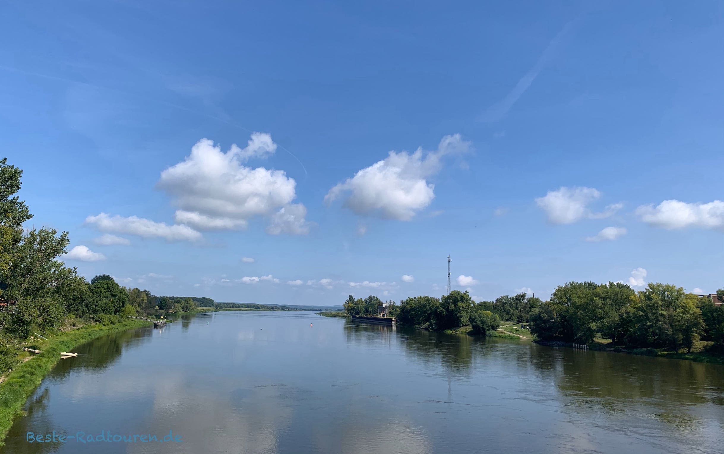 Foto von der Brücke von Hohenwutzen nach Polen über die Oder, Blick aufs Wasser