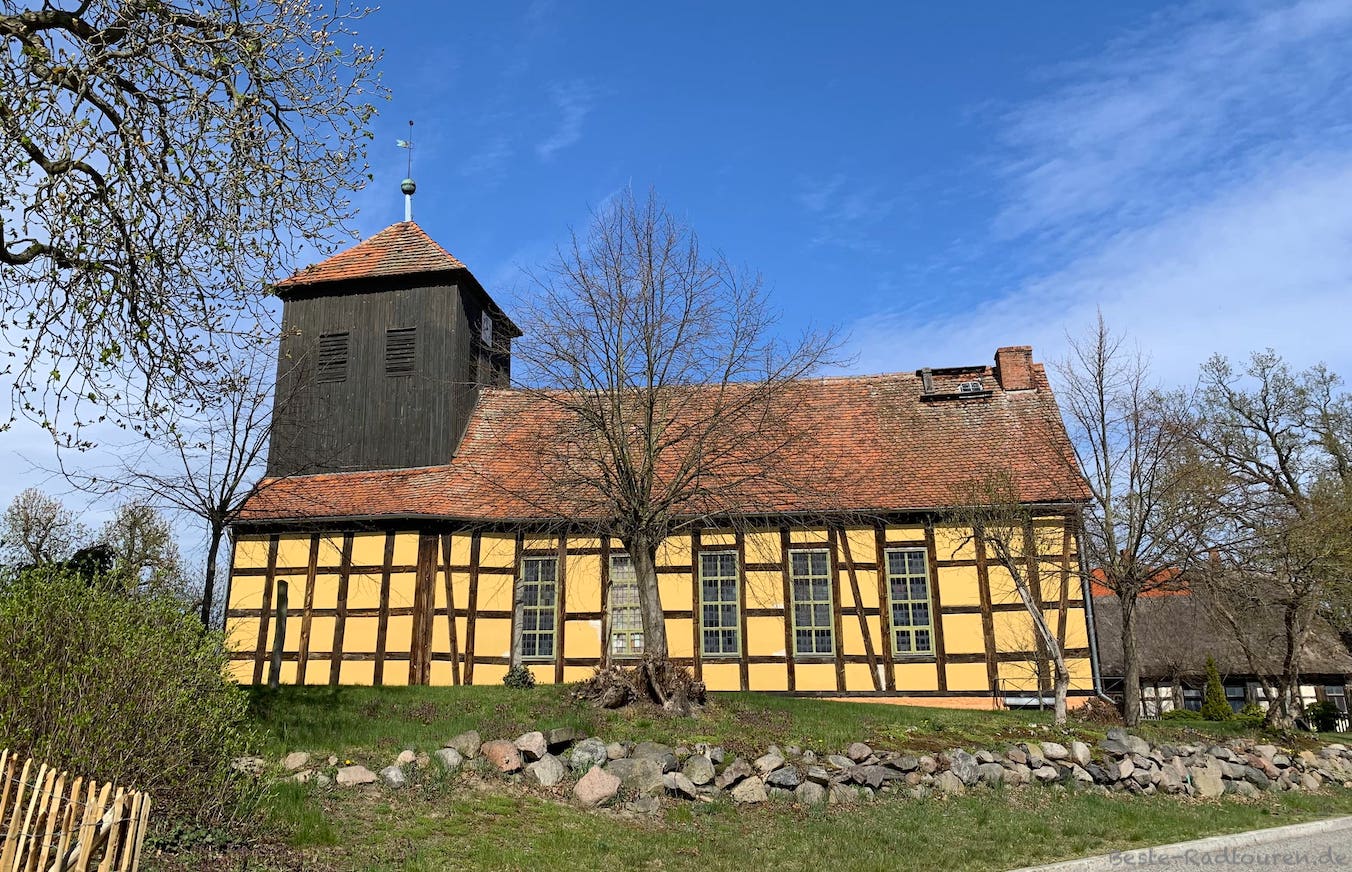 Dorfkirche Görne (Kleßen-Görne, Havelland), Foto von der Seite