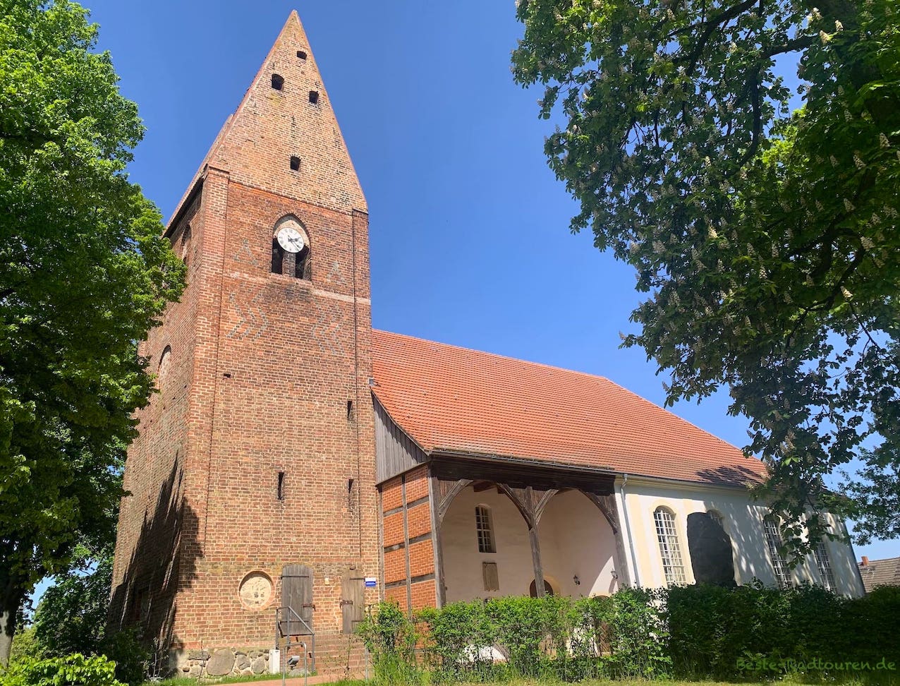Dorfkirche Pessin, Foto von vorn