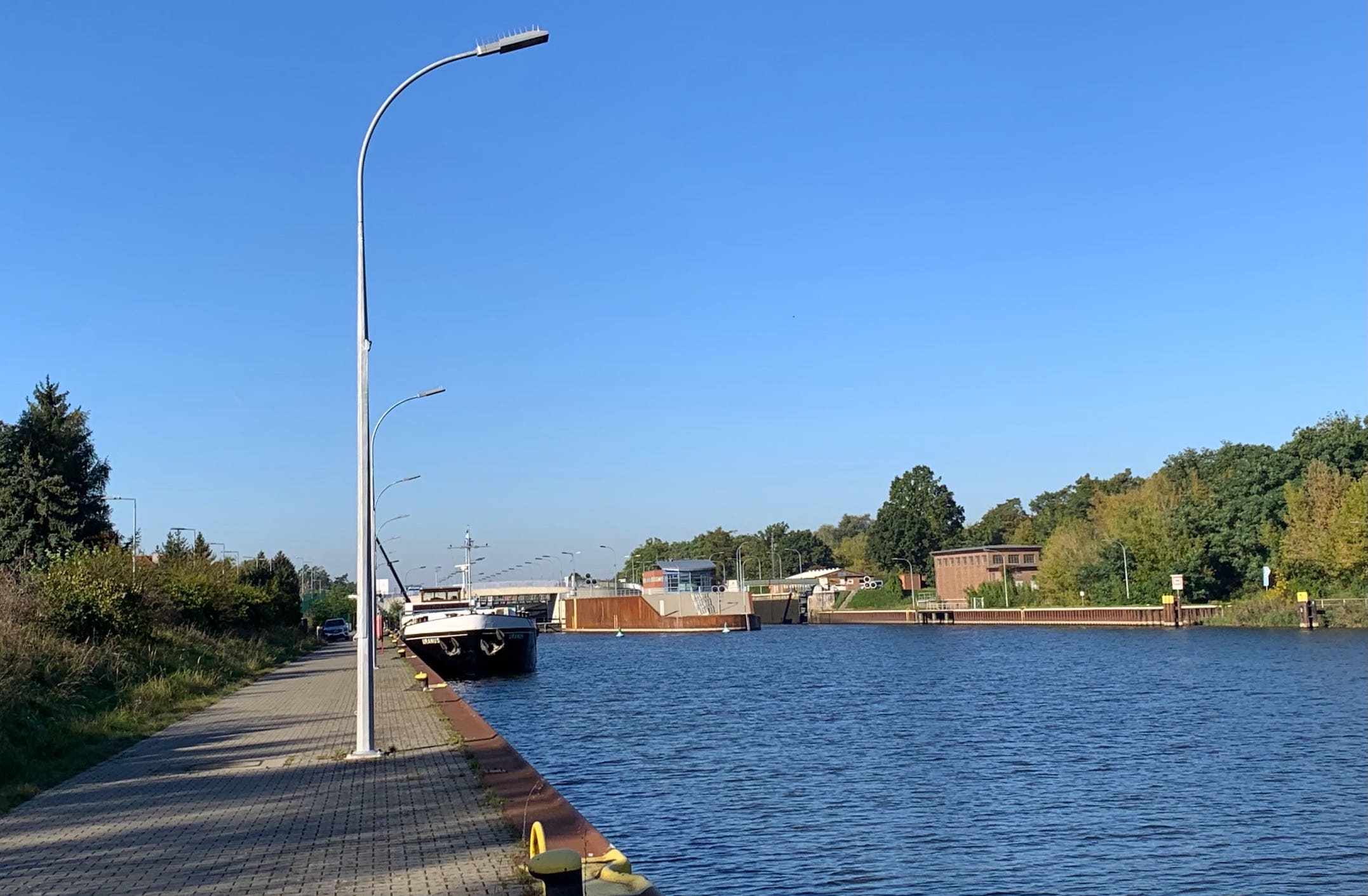 Elbe-Havel-Kanal, Schleuse Wusterwitz, Foto vom Westen her