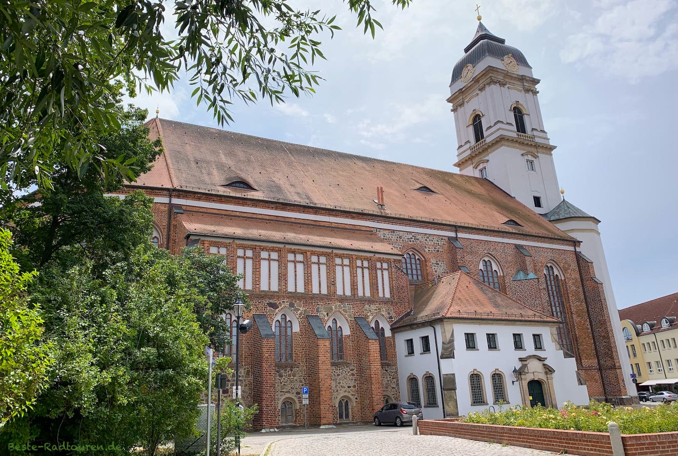 Dom Fürstenwalde (St.-Marien-Domkirche), Foto von der Seite und vom Norden her (Reinheimer Straße)