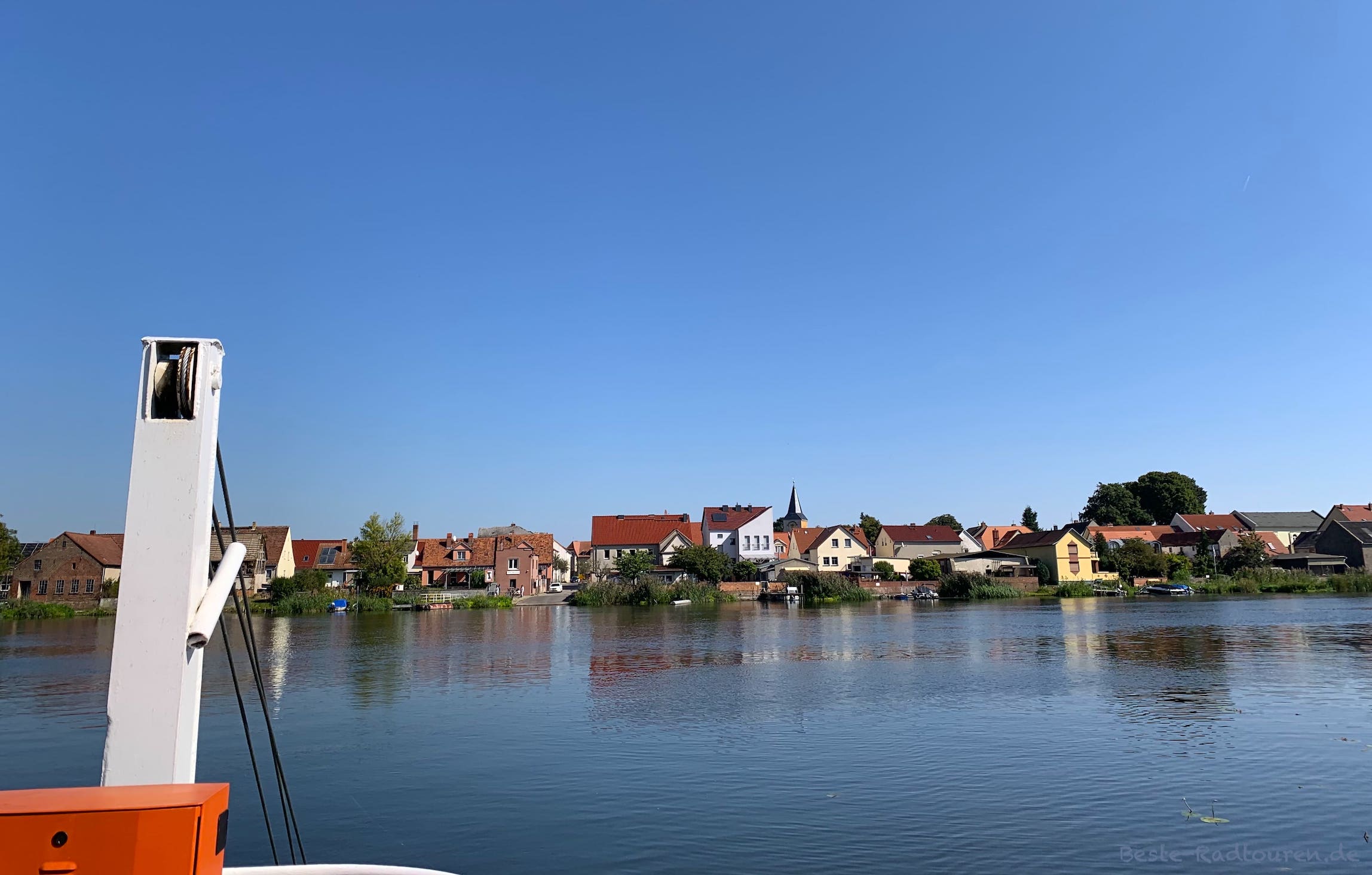 Foto von der Havel-Fähre über den Havelsee: Pritzerbe