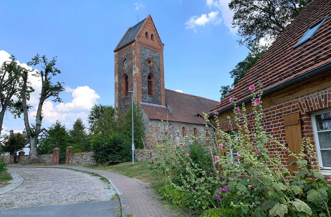 Märkische Schweiz: Die Kirche von Prädikow, Dorf in Märkisch Oderland