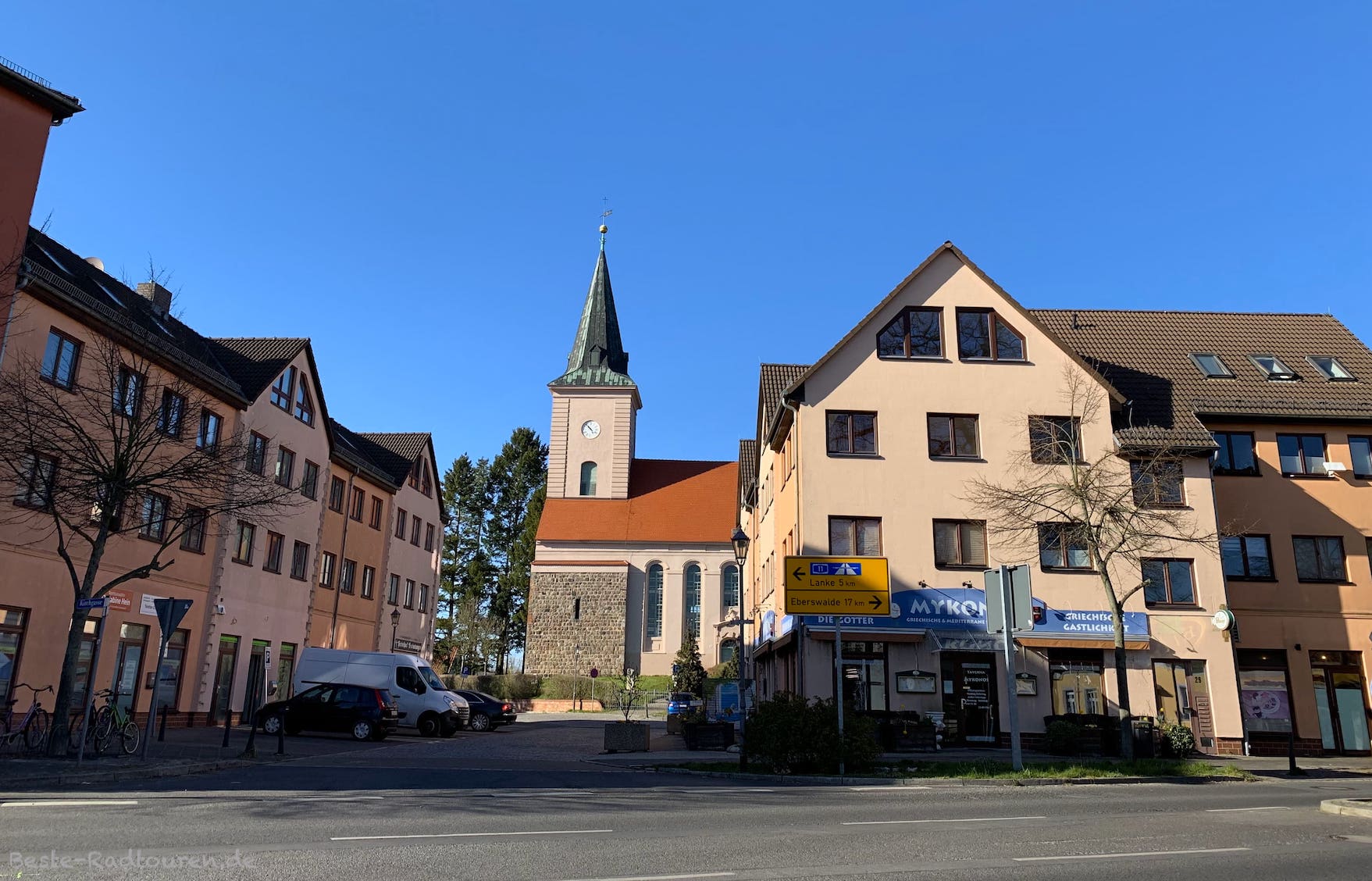 Im Zentrum von Biesenthal, Restaurant und Evangelische Stadtkirche