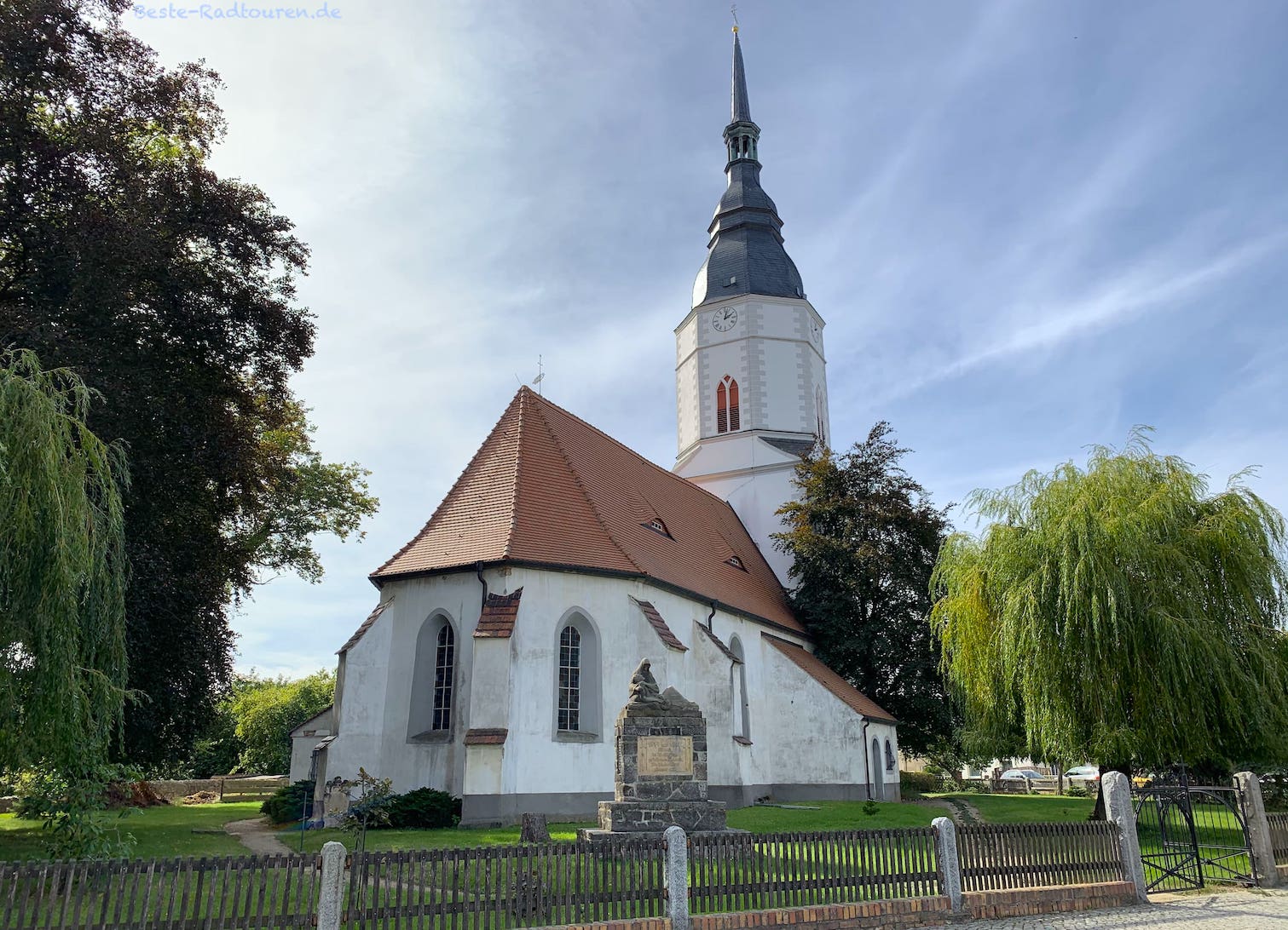 Kirche Großthiemig (Dorf in Elbe-Elster), Foto von hinten