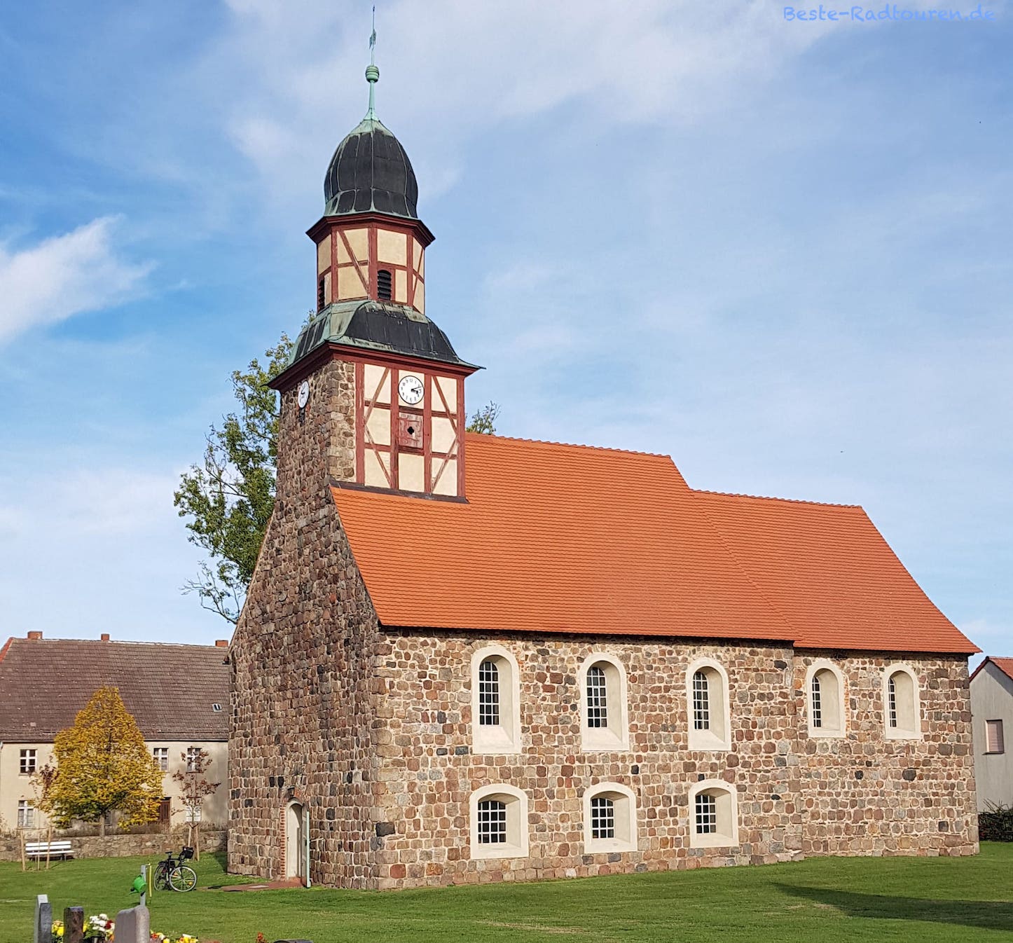 Dorfkirche Raben (Rabenstein/Fläming), Foto von der Seite