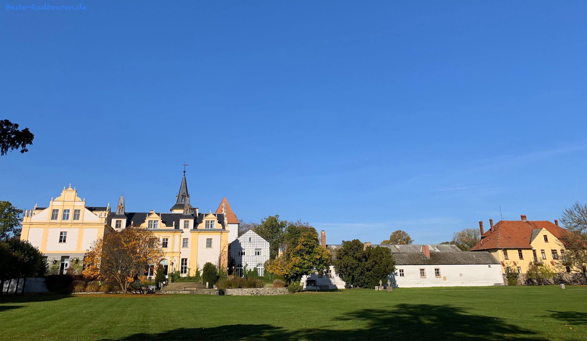 Foto vom Park aus: Schloss und Gutshof Liebenberg