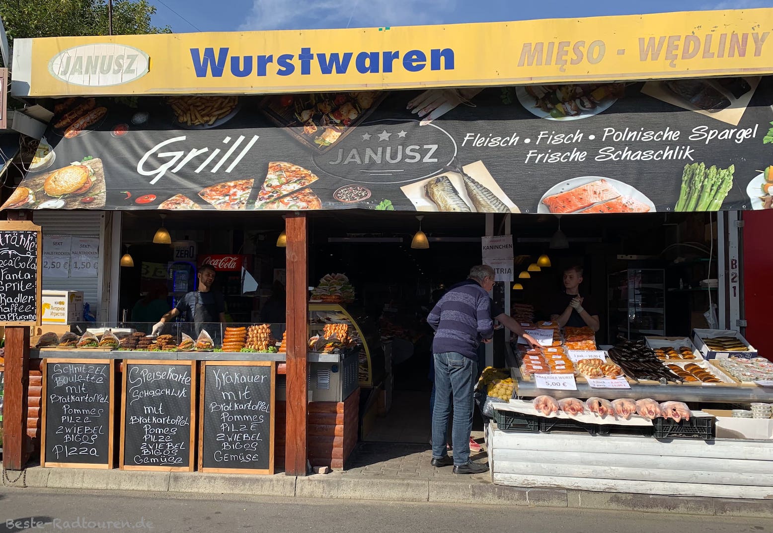Wurstwaren-Verkauf und Imbiss im Polenmarkt Leknica bei Bad Muskau