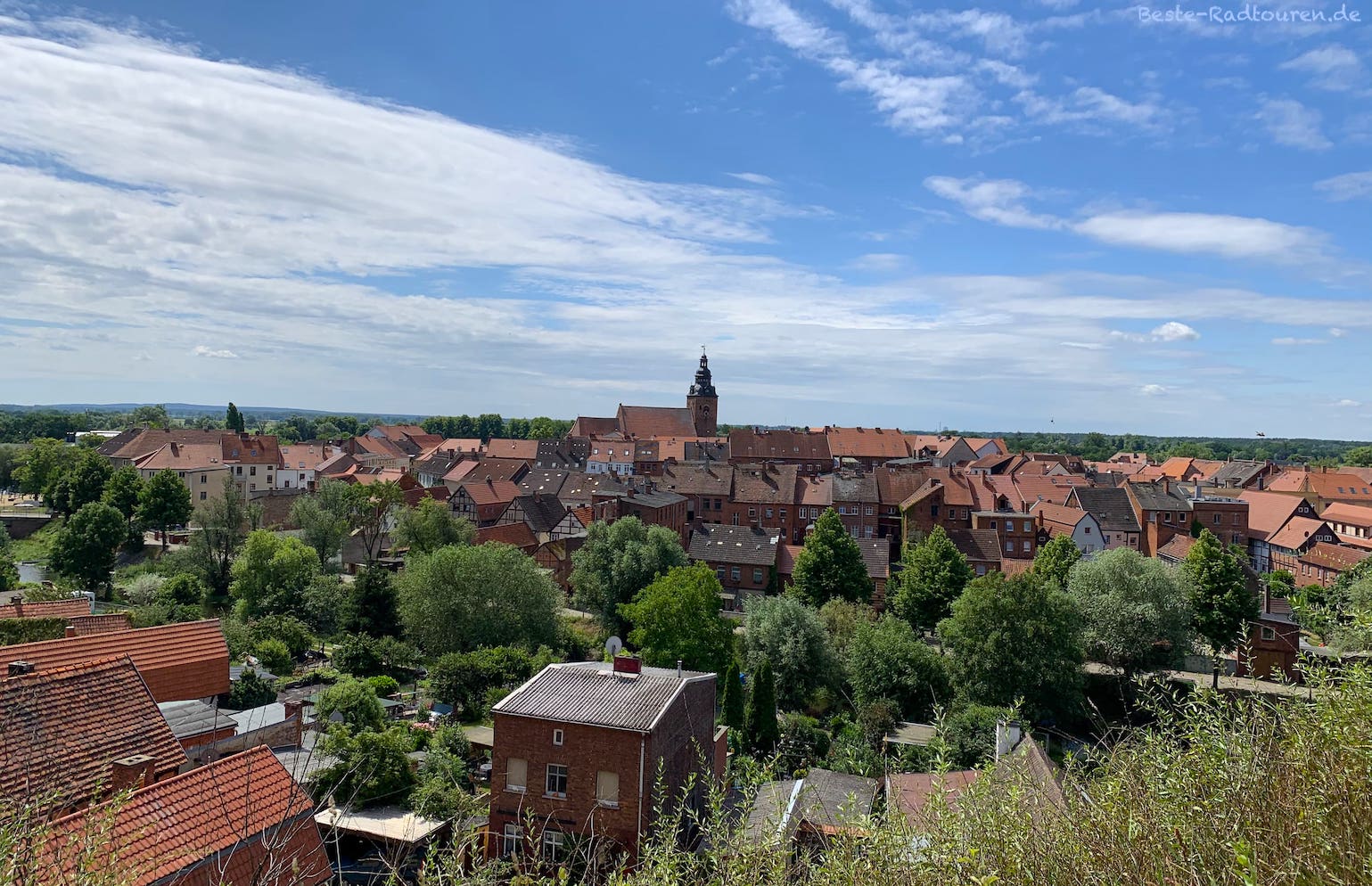 Foto vom Plateau des Doms aus: Stadt Havelberg von oben