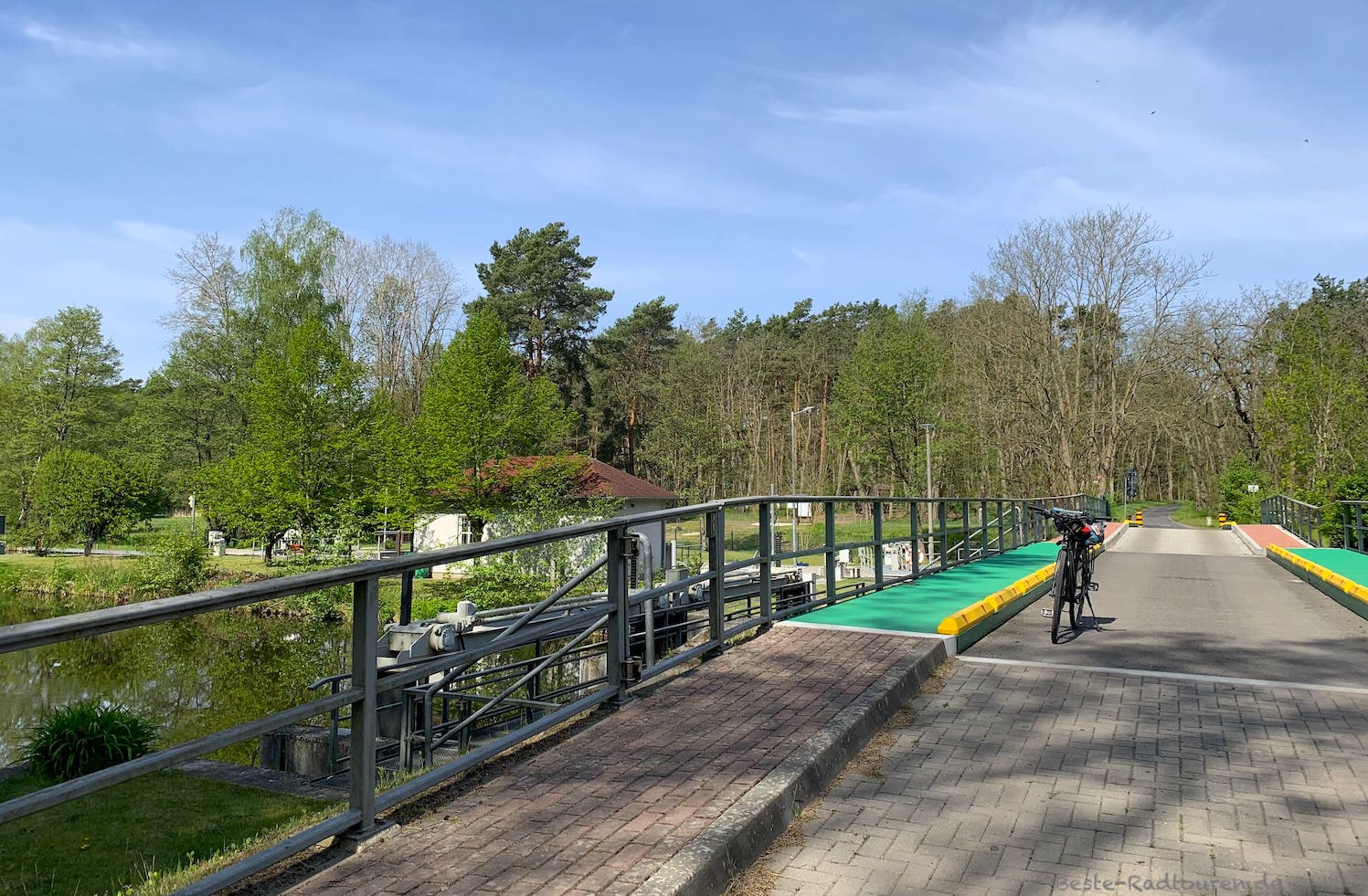 Foto vom Dahmeradweg aus: Dahme-Brücke Hermsdorfer Mühle