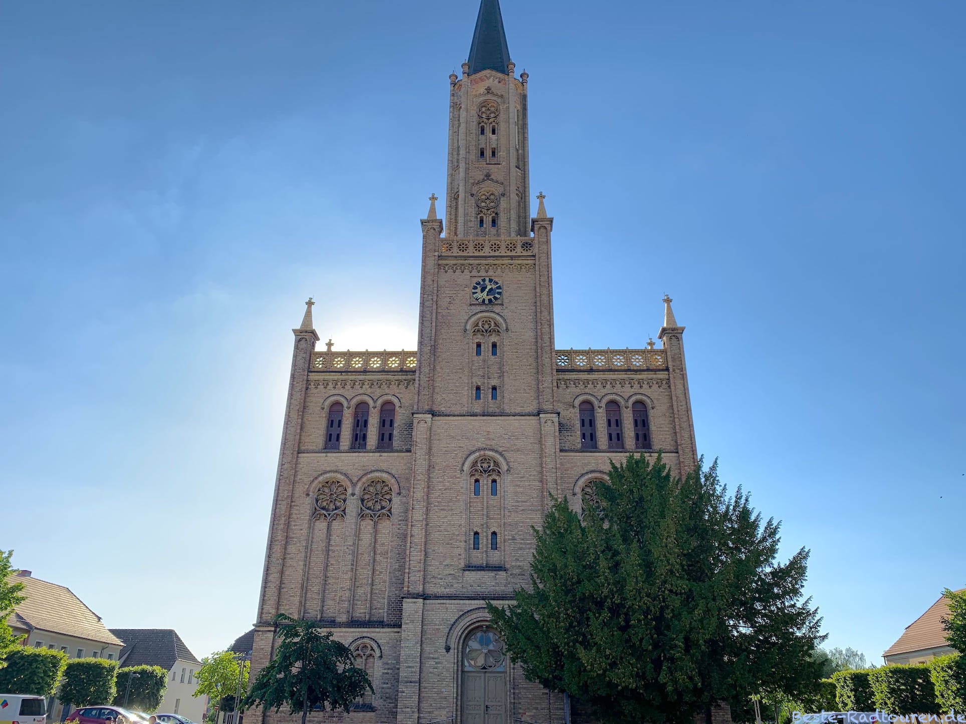 Evangelische Stadtkirche von Fürstenberg, Front, Foto von vorn vom Marktplatz aus
