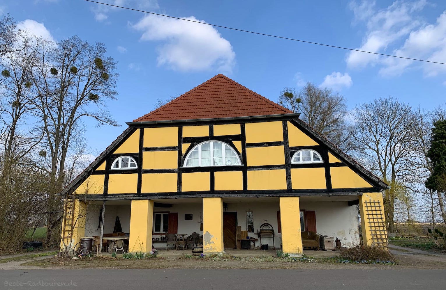 Foto vom Fontane-Radweg aus: Fachwerkhaus in Dammkrug bei Kunersdorf