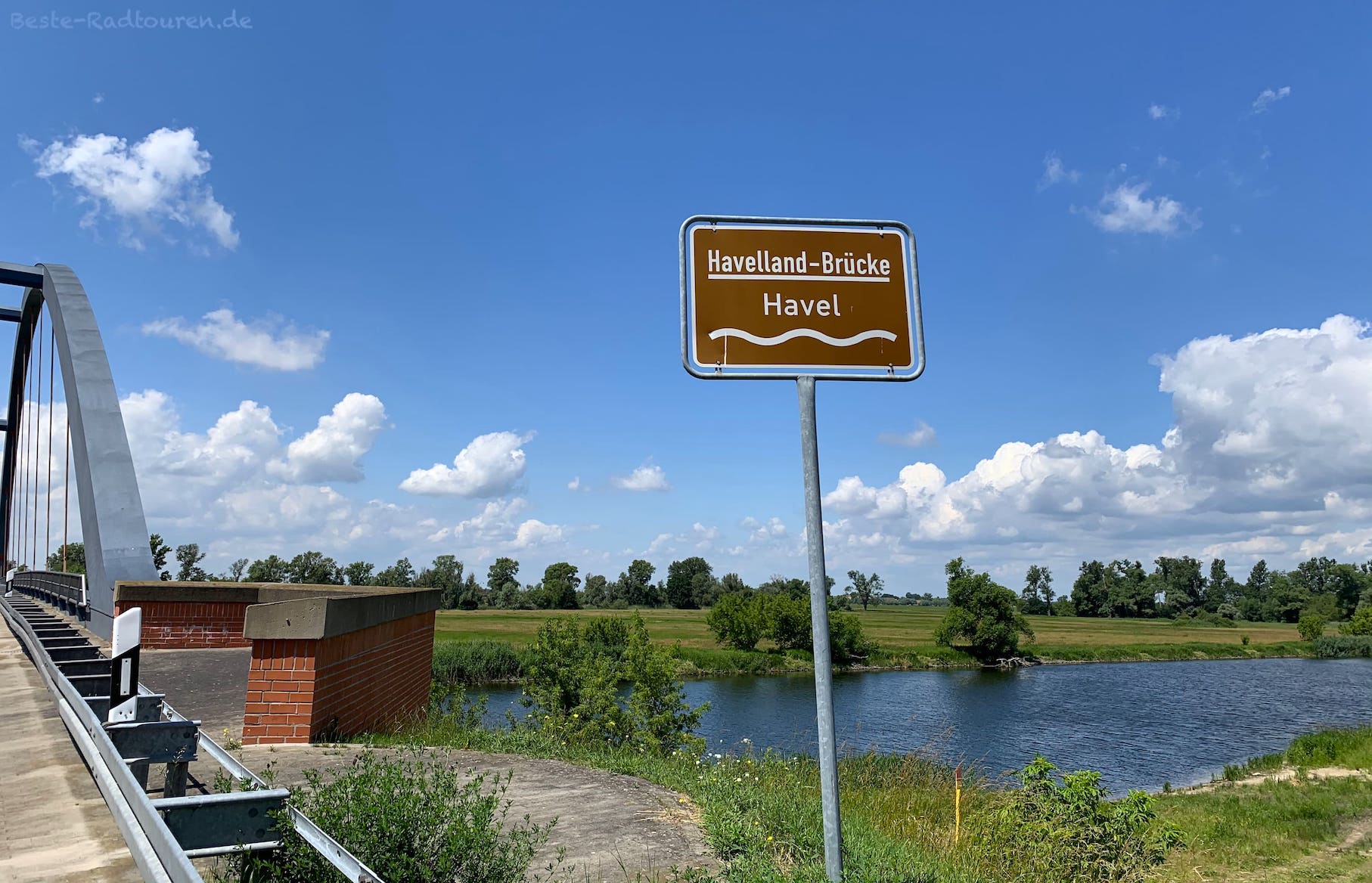 Foto vom Radweg Tour Brandenburg aus: Havelland-Brücke über die Havel bei Strodehne