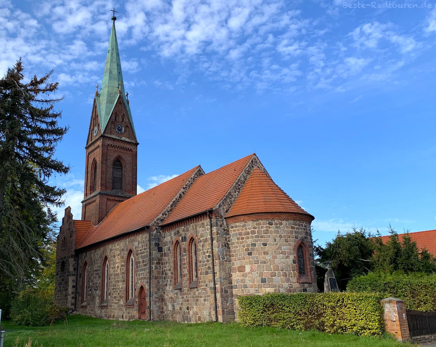 Kirche Wahlsdorf, Fläming - Foto von hinten