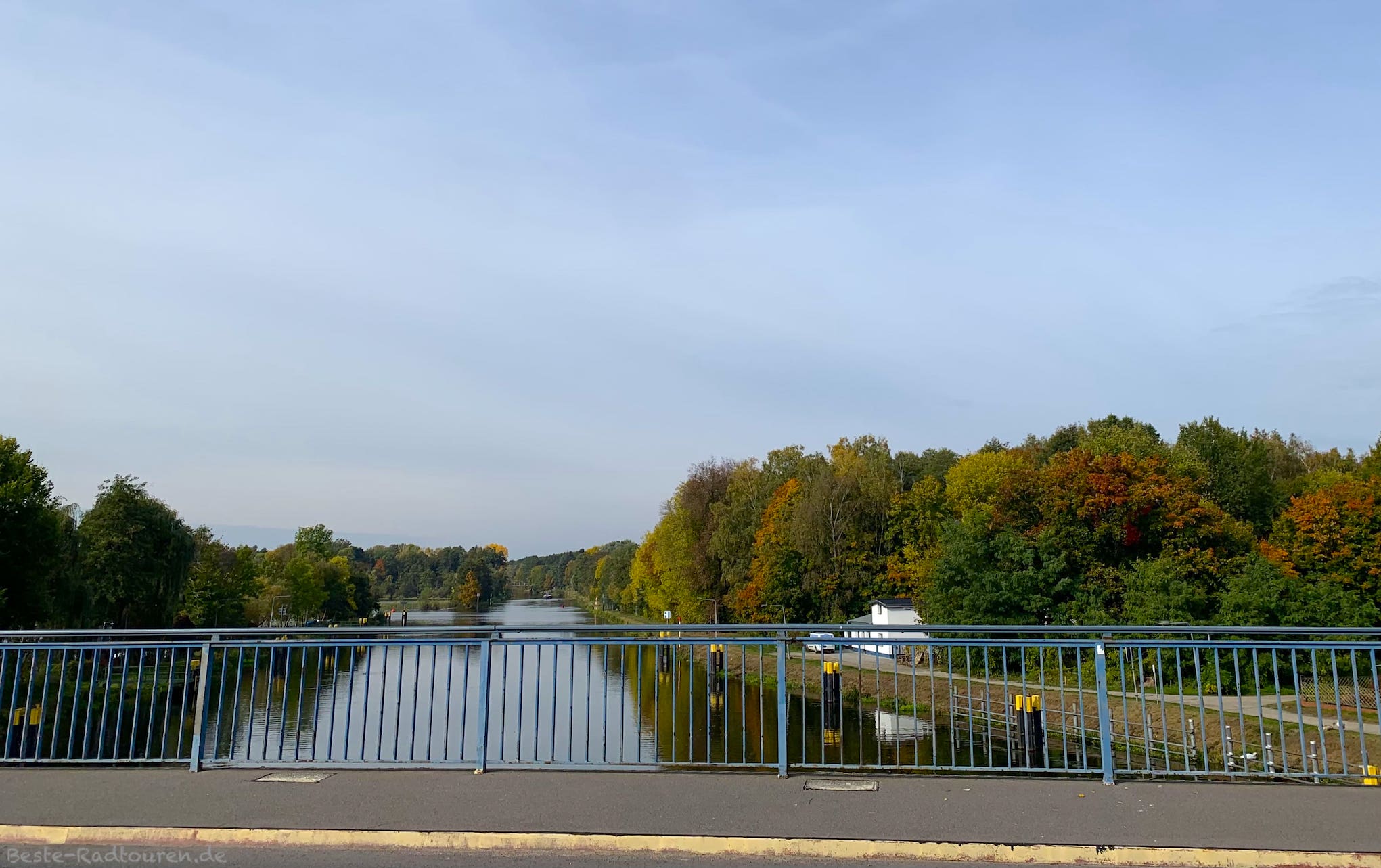 Foto von der Brücke in Wernsdorf: Oder-Spree-Kanal Richtung Westen