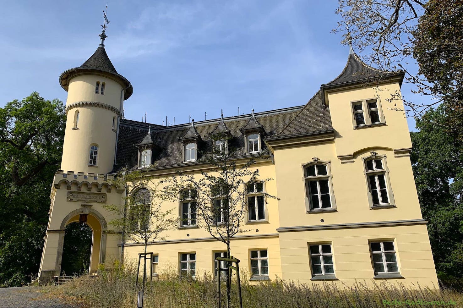 Foto von der Seite: Ostseite Schloss Hohenbocka, Oberspreewald-Lausitz